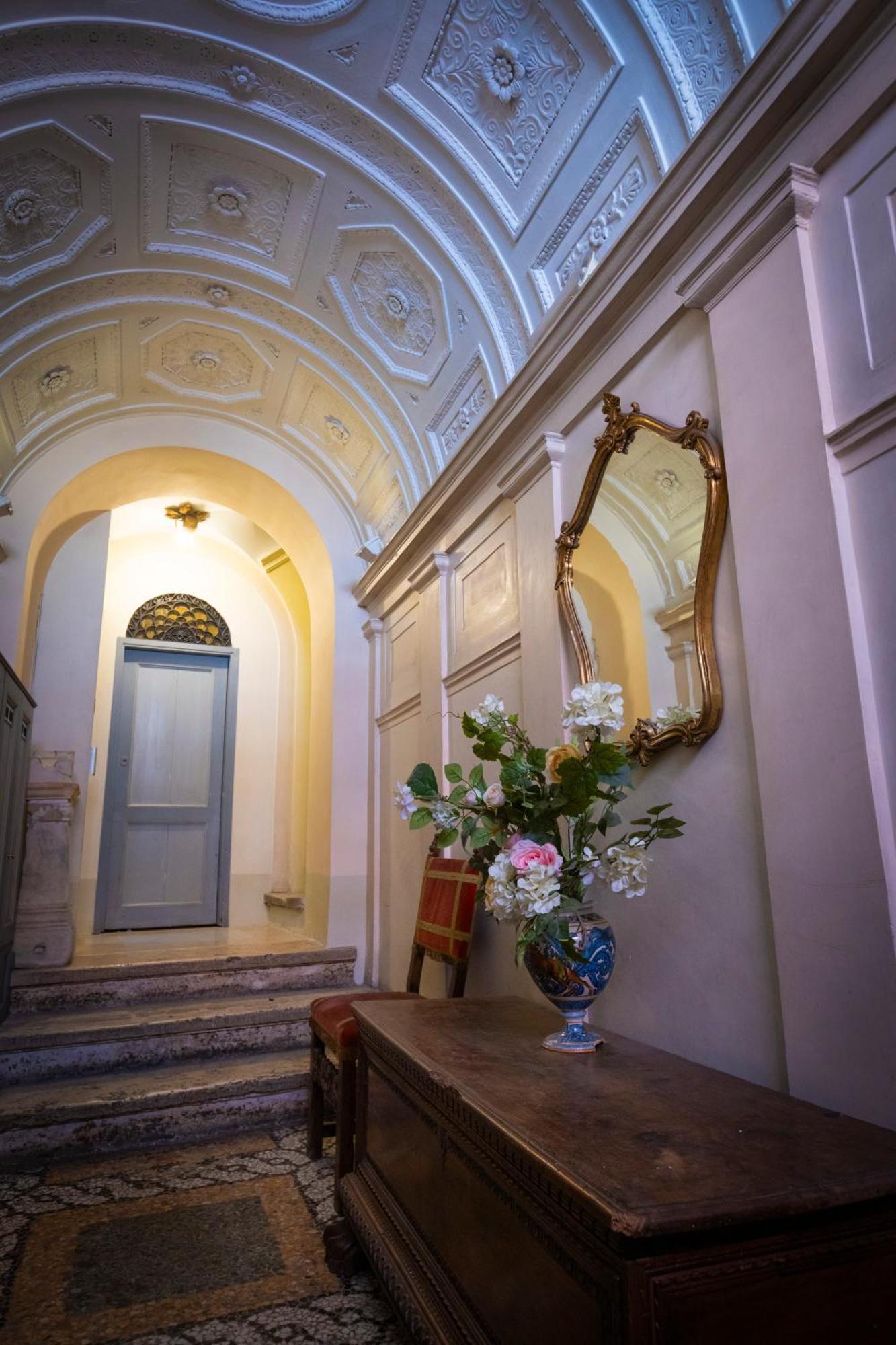Barberini Apt Close To Fontana Di Trevi โรม ภายนอก รูปภาพ